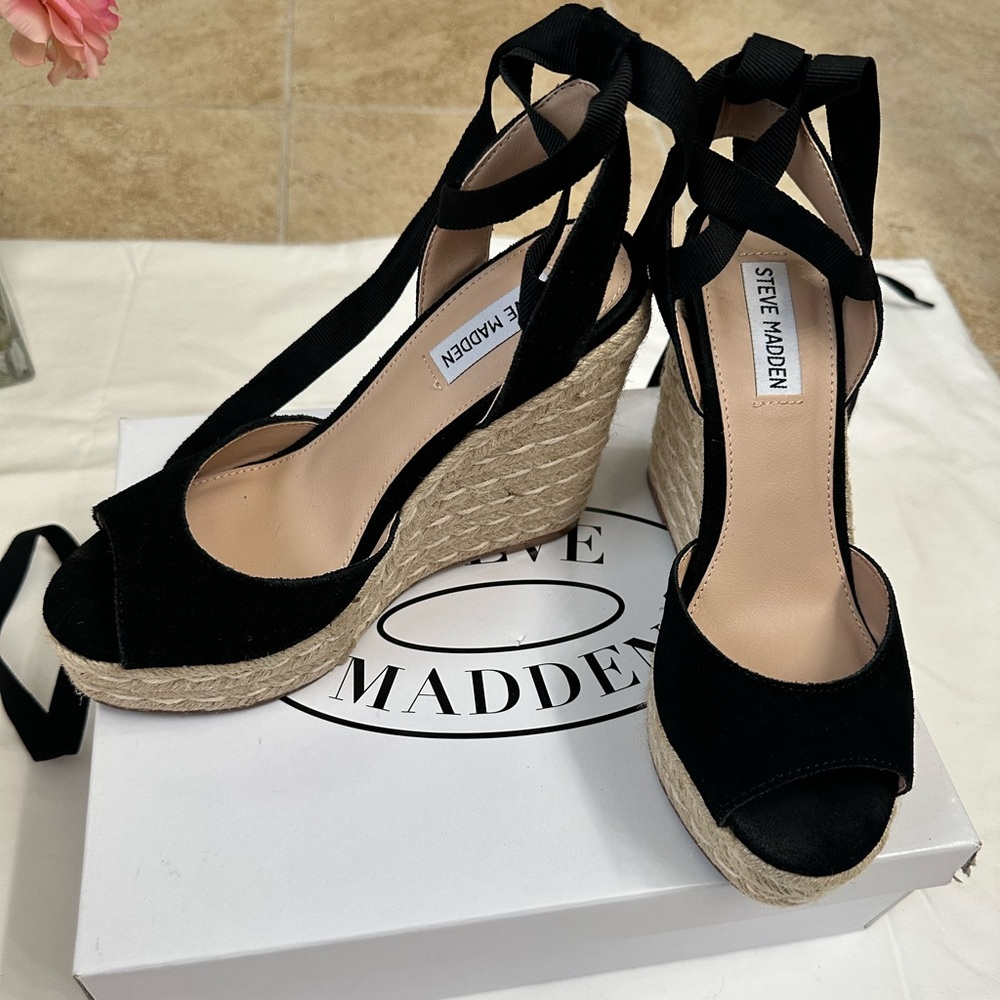 Steve Madden lace up wedge size 6.5